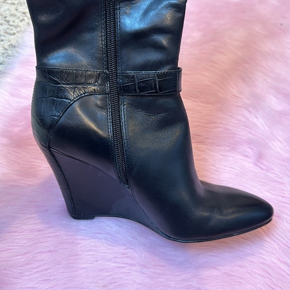 Ann Taylor black leather wedge boots size 7 - Picture 4 of 8